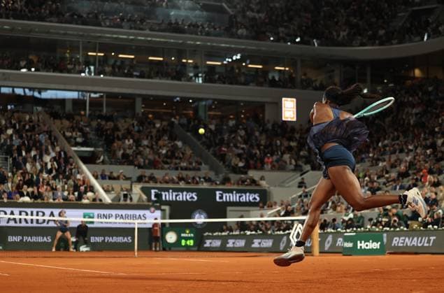(250606) -- PARIS, June 6, 2025 -- Coco Gauff returns a shot during the women s singles semi final match between Coco Gauff of the United States and Lois Boisson of France at the French Open tennis tournament at Roland Garros, Paris, France, June 5, 2025. ) (SP)FRANCE-PARIS-TENNIS-FRENCH OPEN-WOMEN S SINGLES-SEMIFINAL LixJing 
