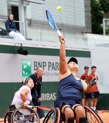(250606) -- PARIS, June 6, 2025 -- Li Xiaohui (R) Wang Ziying compete during the wheelchair tennis women s doubles semifinal match between Pauline Deroulede of France Aniek Van Koot of the Netherlands and Li Xiaohui Wang Ziying of China at the French Open tennis tournament at Roland Garros, Paris, France, June 5, 2025. ) (SP)FRANCE-PARIS-WHEELCHAIR TENNIS-FRENCH OPEN-WOMEN S DOUBLES-SEMIFINAL LixJing 