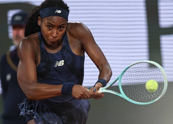 (250606) -- PARIS, June 6, 2025 -- Coco Gauff returns a shot during the women s singles semi final match between Coco Gauff of the United States and Lois Boisson of France at the French Open tennis tournament at Roland Garros, Paris, France, June 5, 2025. ) (SP)FRANCE-PARIS-TENNIS-FRENCH OPEN-WOMEN S SINGLES-SEMIFINAL LixJing 