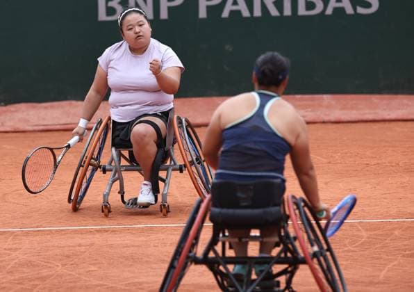 (250606) -- PARIS, June 6, 2025 -- Li Xiaohui Wang Ziying(L) celebrate a point during the wheelchair tennis women s doubles semifinal match between Pauline Deroulede of France Aniek Van Koot of the Netherlands and Li Xiaohui Wang Ziying of China at the French Open tennis tournament at Roland Garros, Paris, France, June 5, 2025. ) (SP)FRANCE-PARIS-WHEELCHAIR TENNIS-FRENCH OPEN-WOMEN S DOUBLES-SEMIFINAL LixJing 