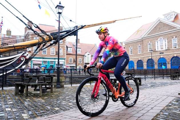 2025 Lloyds Tour of Britain Women Picture by Olly Hassell SWpix.com - 06 06 2025 - Cycling - UCI Women s World Tour - 2025 Lloyds Tour of Britain Women - Stage 2: Hartlepool to Saltburn-by-the-Sea - Zoe Bäckstedt (CANYON SRAM) warms up before the start in Hartlepool Copyright: x xSWpix.comx(t axPhotographyxHubxLtd)xOllyxHassell SWpix.comx SWP-2944-0105