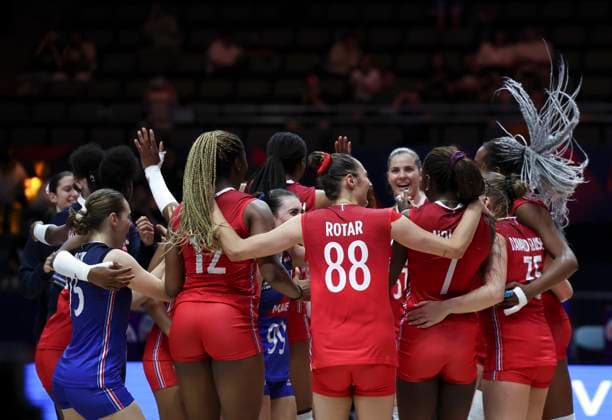 (250606) -- BEIJING, June 6, 2025 -- Players of France celebrate after winning the Pool 3 match between France and Belgium at the Women s Volleyball Nations League (VNL) 2025 at the National Indoor Stadium in Beijing, China, June 6, 2025. ) (SP)CHINA-BEIJING-VOLLEYBALL-VNL-FRANCE VS BELGIUM (CN) HanxYan 