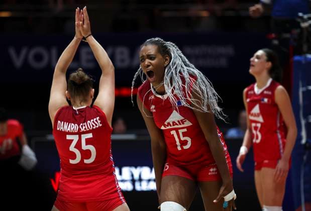 (250606) -- BEIJING, June 6, 2025 -- France s Amandha Sylves (C) celebrates scoring during the Pool 3 match between France and Belgium at the Women s Volleyball Nations League (VNL) 2025 at the National Indoor Stadium in Beijing, China, June 6, 2025. ) (SP)CHINA-BEIJING-VOLLEYBALL-VNL-FRANCE VS BELGIUM (CN) HanxYan 