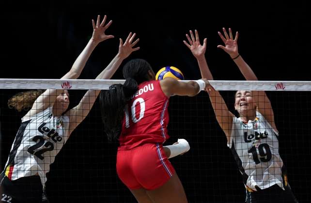 (250606) -- BEIJING, June 6, 2025 -- France s Fatoumata Fanguedou (C) spikes the ball during the Pool 3 match between France and Belgium at the Women s Volleyball Nations League (VNL) 2025 at the National Indoor Stadium in Beijing, China, June 6, 2025. ) (SP)CHINA-BEIJING-VOLLEYBALL-VNL-FRANCE VS BELGIUM (CN) HanxYan 