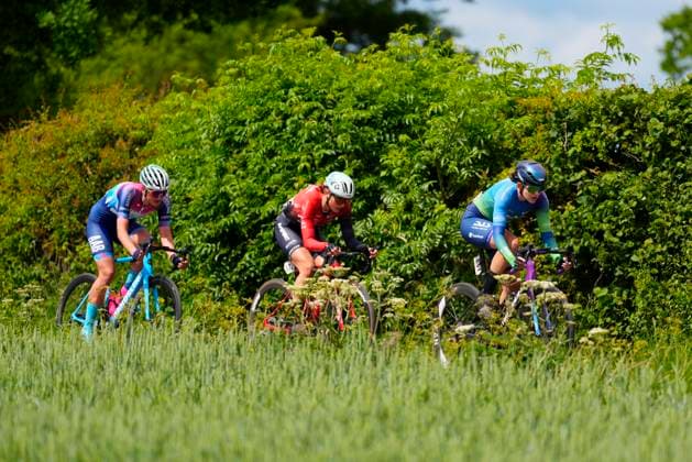 2025 Lloyds Tour of Britain Women Picture by Olly Hassell SWpix.com - 06 06 2025 - Cycling - UCI Women s World Tour - 2025 Lloyds Tour of Britain Women - Stage 2: Hartlepool to Saltburn-by-the-Sea - The leaders Tiffany Keep (DAS - Hutchinson), Tamsin Miller (DAS - Hutchinson) and Letizia Paternoster (Liv AlUla Jayco) Copyright: x xSWpix.comx(t axPhotographyxHubxLtd)xOllyxHassell SWpix.comx SWP-2944-0125