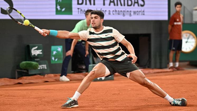 2025 Roland-Garros - Day 13 PARIS, FRANCE - JUNE 6: Carlos Alcaraz of Spain competes against Lorenzo Musetti (not seen) of Italy during Men s Single semi-finals match on the day 13 of the 2025 Roland Garros at Philippe-Chatrier court in Paris, France on June 6, 2025. Mustafa Yalcin Anadolu Paris France. Editorial use only. Please get in touch for any other usage.  Copyright: x2025xAnadoluxMustafaxYalcinx