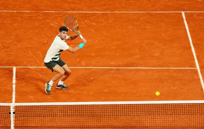 Carlos Alcaraz in semi final action French Open Tennis, Day Thirteen, Tennis, Roland Garros, Paris, France - 06 Jun 2025 EDITORIAL USE ONLY No use with unauthorised audio, video, data, fixture lists, club league logos or live services. Online in-match use limited to 120 images, no video emulation. No use in betting, games or single club league player publications. Copyright: xJavierxGarcia Shutterstockx 15338000k