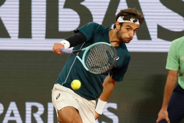 June 6, 2025, Paris, Paris, France: Lorenzo Musetti (ITA) in action during the tennis Grand Slam of Roland Garros 2025 menÃ¢â‚¬â ¢s semi final match between Lorenzo Musetti (ITA) and Carlos Alcaraz (ESP) at Philippe Chatrier central court in Roland Garros Stadium - on June 06 2025.Paris - France Paris France - ZUMAb253 20250606_zsp_b253_025 Copyright: xLoicxBaratouxx