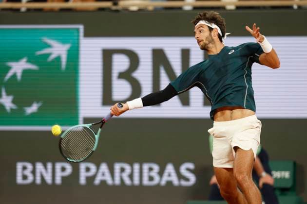 June 6, 2025, Paris, Paris, France: Lorenzo Musetti (ITA) in action during the tennis Grand Slam of Roland Garros 2025 menÃ¢â‚¬â ¢s semi final match between Lorenzo Musetti (ITA) and Carlos Alcaraz (ESP) at Philippe Chatrier central court in Roland Garros Stadium - on June 06 2025.Paris - France Paris France - ZUMAb253 20250606_zsp_b253_031 Copyright: xLoicxBaratouxx