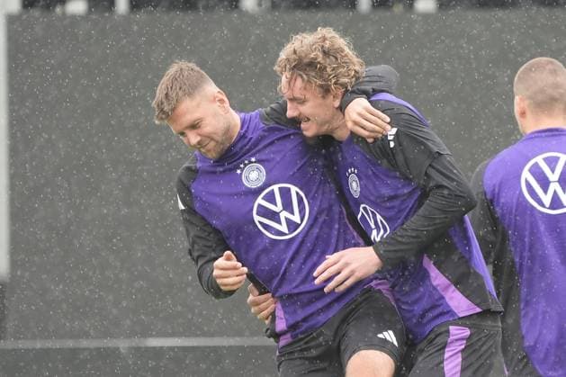 Sport Themen der Woche KW23 Sport Bilder des Tages Niklas Füllkrug (Deutschland Germany, 9) und Nick Woltemade (Deutschland Germany, 11) haben Spaß - Herzo Base 06.06.2025: Deutsche Nationalmannschaft Nations League Finalrunde,Vorbereitung, Home Ground, HerzoBase, World of Adidas, Herzogenaurach *** Niklas Füllkrug Germany Germany, 9 and Nick Woltemade Germany Germany, 11 have fun Herzo Base 06 06 2025 German national team Nations League final round, preparation, Home Ground, HerzoBase, World of Adidas, Herzogenaurach