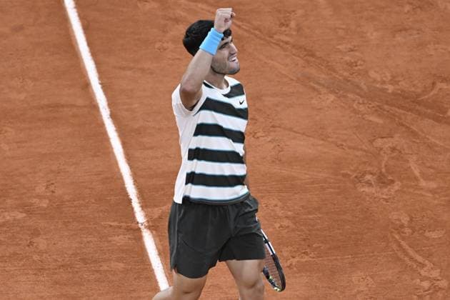 2025 Roland-Garros - Day 13 PARIS, FRANCE - JUNE 6: Carlos Alcaraz of Spain gestures as he plays against Lorenzo Musetti of Italy during Men s Single semi-finals match on the day 13 of the 2025 Roland Garros at Philippe-Chatrier court in Paris, France on June 6, 2025. Burak Akbulut Anadolu Paris France. Editorial use only. Please get in touch for any other usage.  Copyright: x2025xAnadoluxBurakxAkbulutx
