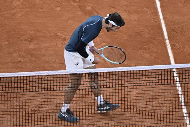 2025 Roland-Garros - Day 13 PARIS, FRANCE - JUNE 6: Lorenzo Musetti of Italy plays against Carlos Alcaraz of Spain during Men s Single semi-finals match on the day 13 of the 2025 Roland Garros at Philippe-Chatrier court in Paris, France on June 6, 2025. Burak Akbulut Anadolu Paris France. Editorial use only. Please get in touch for any other usage.  Copyright: x2025xAnadoluxBurakxAkbulutx