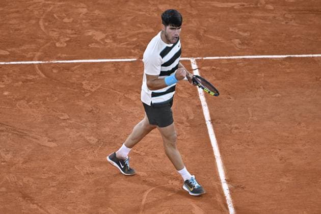 2025 Roland-Garros - Day 13 PARIS, FRANCE - JUNE 6: Carlos Alcaraz of Spain gestures as he plays against Lorenzo Musetti of Italy during Men s Single semi-finals match on the day 13 of the 2025 Roland Garros at Philippe-Chatrier court in Paris, France on June 6, 2025. Burak Akbulut Anadolu Paris France. Editorial use only. Please get in touch for any other usage.  Copyright: x2025xAnadoluxBurakxAkbulutx