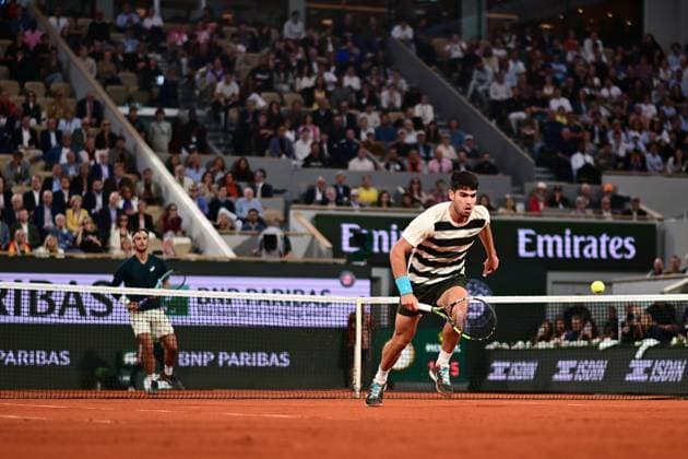 TENNIS : Roland Garros 2025 - Internationaux de France - 06 06 2025 Lorenzo Musetti ( Italy ) vs Carlos Alcaraz ( Spain ) during the 2025 French Open at Roland Garros on Juin 06 , 2025 in Paris, France. ( Photo Dante Badano PSNewz ) - ParisFrance  Copyright: xx