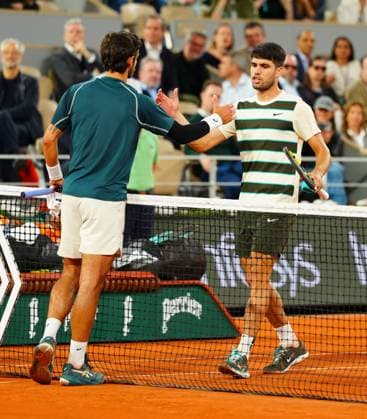 Lorenzo Musetti retires injured from his semi final with Carlos Alcaraz French Open Tennis, Day Thirteen, Tennis, Roland Garros, Paris, France - 06 Jun 2025 EDITORIAL USE ONLY No use with unauthorised audio, video, data, fixture lists, club league logos or live services. Online in-match use limited to 120 images, no video emulation. No use in betting, games or single club league player publications. Copyright: xJavierxGarcia Shutterstockx 15338000m