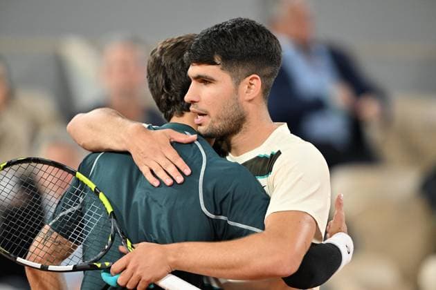 2025 Roland-Garros - Day 13 PARIS, FRANCE - JUNE 6: Carlos Alcaraz of Spain celebrates after winning against Lorenzo Musetti of Italy during Men s Single semi-finals match on the day 13 of the 2025 Roland Garros at Philippe-Chatrier Court in Paris, France on June 6, 2025. Mustafa Yalcin Anadolu Paris France. Editorial use only. Please get in touch for any other usage.  Copyright: x2025xAnadoluxMustafaxYalcinx