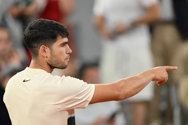 2025 Roland-Garros - Day 13 PARIS, FRANCE - JUNE 6: Carlos Alcaraz of Spain celebrates after winning against Lorenzo Musetti of Italy during Men s Single semi-finals match on the day 13 of the 2025 Roland Garros at Philippe-Chatrier Court in Paris, France on June 6, 2025. Mustafa Yalcin Anadolu Paris France. Editorial use only. Please get in touch for any other usage.  Copyright: x2025xAnadoluxMustafaxYalcinx
