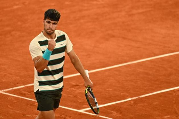 Roland Garros 2025: Men s singles semi-final between Carlos Alcaraz (ESP) and Lorenzo Musetti on Philippe Chatrier court during the Grand Slam tennis tournament, on June 6, 2025, at Roland-Garros stadium in Paris, France. - 06 06 2025 - France Ile-de-France (region) Paris -  JulienxMattiax xLexPictorium LePictorium_0310109