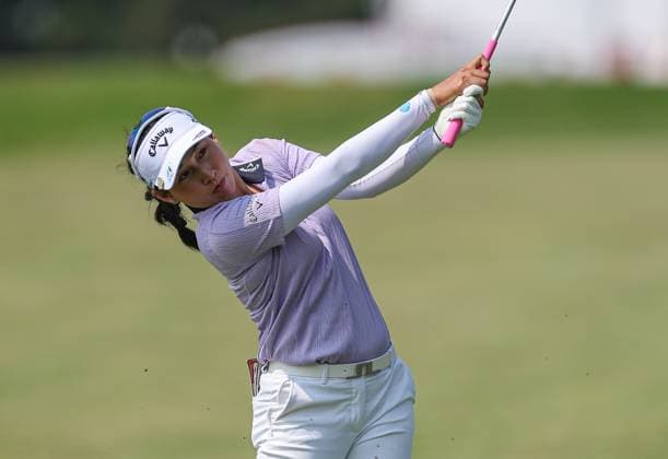 June 06, 2025: Jean Thitikul watches her approach shot during the ShopRite LPGA, Golf Damen Classic Presented by Acer in Galloway, NJ. CSM Galloway United States of America - ZUMAc04_ 20250606_zma_c04_007 Copyright: xMikexLangishx