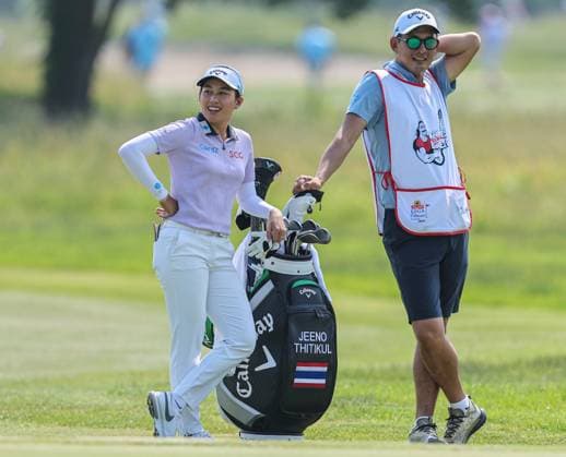 June 06, 2025: Jean Thitikul and her caddy share a light moment during the ShopRite LPGA, Golf Damen Classic Presented by Acer in Galloway, NJ. CSM Galloway United States of America - ZUMAc04_ 20250606_zma_c04_009 Copyright: xMikexLangishx