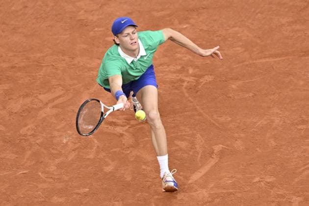 2025 Roland-Garros - Day 13 PARIS, FRANCE - JUNE 6: Jannik Sinner of Italy in action against Novak Djokovic (not seen) of Serbia during men s singles semi-final match on day 13 of the French Open tennis tournament on Court Philippe-Chatrier at the Roland-Garros Complex in Paris, France on June 6, 2025. Burak Akbulut Anadolu Paris France. Editorial use only. Please get in touch for any other usage.  Copyright: x2025xAnadoluxBurakxAkbulutx