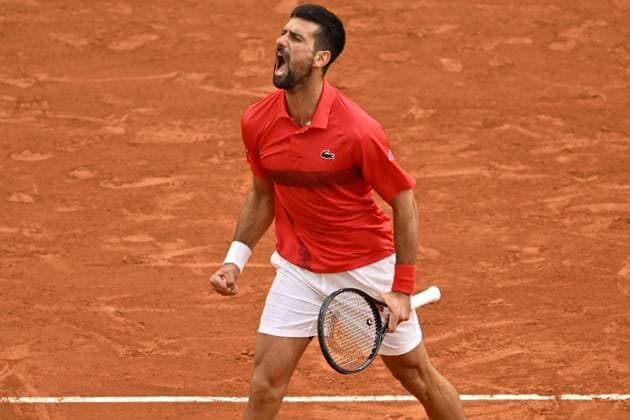 2025 Roland-Garros - Day 13 PARIS, FRANCE - JUNE 6: Novak Djokovic of Serbia in action against Jannik Sinner (not seen) of Italy during men s singles semi-final match on day 13 of the French Open tennis tournament on Court Philippe-Chatrier at the Roland-Garros Complex in Paris, France on June 6, 2025. Burak Akbulut Anadolu Paris France. Editorial use only. Please get in touch for any other usage.  Copyright: x2025xAnadoluxBurakxAkbulutx