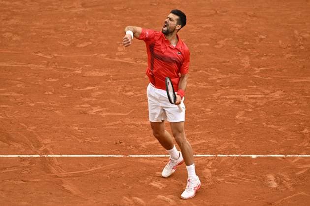 2025 Roland-Garros - Day 13 PARIS, FRANCE - JUNE 6: Novak Djokovic of Serbia in action against Jannik Sinner (not seen) of Italy during men s singles semi-final match on day 13 of the French Open tennis tournament on Court Philippe-Chatrier at the Roland-Garros Complex in Paris, France on June 6, 2025. Burak Akbulut Anadolu Paris France. Editorial use only. Please get in touch for any other usage.  Copyright: x2025xAnadoluxBurakxAkbulutx
