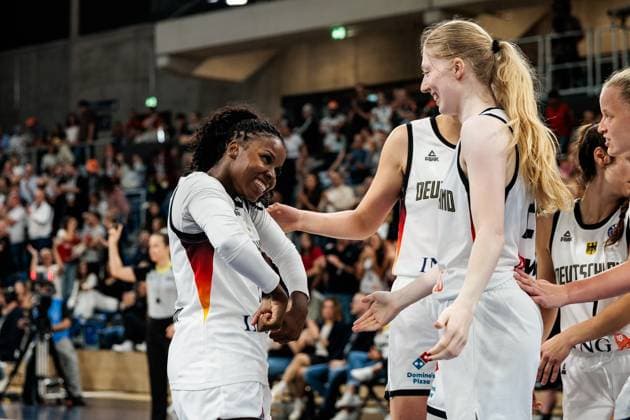 Sport Themen der Woche KW23 Sport Bilder des Tages Basketball Damen Testspiel: Deutschland - Türkei; 06.06.2025 Alexis Peterson (Deutschland, 1) jubelt mit Frieda Mizzi Bühner (Deutschland, 20) Basketball Damen Testspiel: Deutschland - Türkei; Heidelberg, SNP Dome am 06.06.2025 *** Basketball Womens Test Match Germany Turkey 06 06 2025 Alexis Peterson Germany, 1 cheers with Frieda Mizzi Bühner Germany, 20 Basketball Womens Test Match Germany Turkey Heidelberg, SNP Dome on 06 06 2025 Copyright: xBEAUTIFULxSPORTS Wunderlx