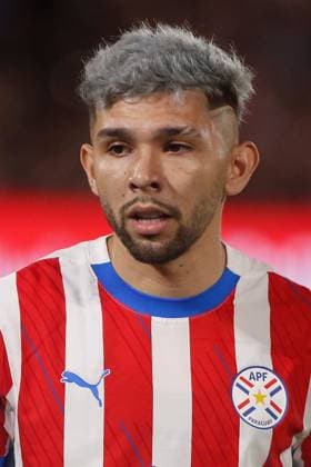 ASUNCION, PARAGUAY - JUNE 05: Julio Enciso of Paraguay national team, Nationalteam in home kit by Puma, head and shoulders during the FIFA World Cup, WM, Weltmeisterschaft, Fussball 2026 Qualifier match between Paraguay and Uruguay at Estadio Defensores del Chaco on June 05, 2025 in Asuncion, Paraguay. National team of Paraguay v Uruguay - FIFA World Cup 2026 Qualifier match Copyright: xSFSIx
