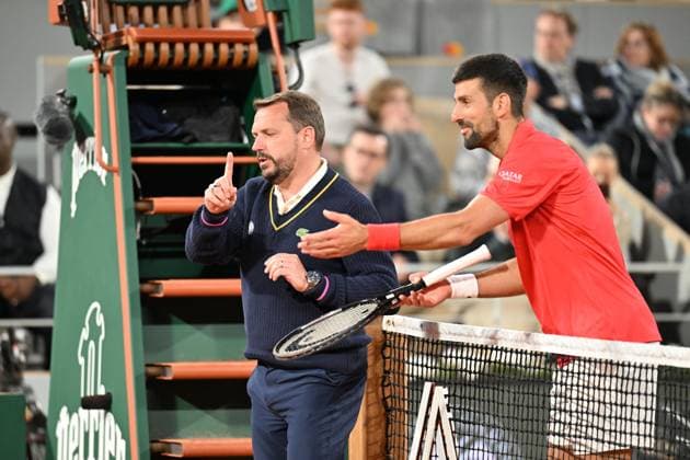 2025 Roland-Garros - Day 13 PARIS, FRANCE - JUNE 6: Novak Djokovic of Serbia talks with referee during match against Jannik Sinner (not seen) of Italy during men s singles semi-final match on day 13 of the French Open tennis tournament on Court Philippe-Chatrier at the Roland-Garros Complex in Paris, France on June 6, 2025. Mustafa Yalcin Anadolu Paris France. Editorial use only. Please get in touch for any other usage.  Copyright: x2025xAnadoluxMustafaxYalcinx