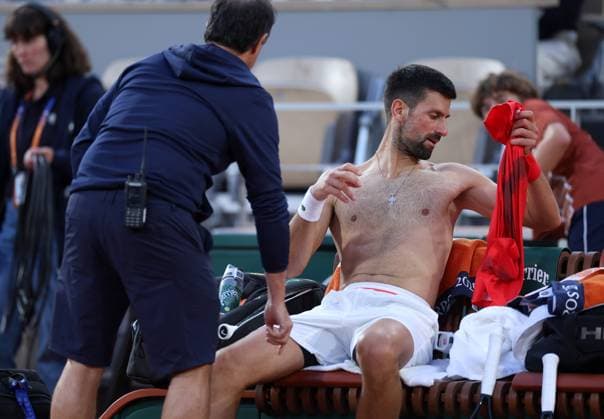 Novak Djokovic changes shirts French Open Tennis, Day Thirteen, Tennis, Roland Garros, Paris, France - 06 Jun 2025 EDITORIAL USE ONLY No use with unauthorised audio, video, data, fixture lists, club league logos or live services. Online in-match use limited to 120 images, no video emulation. No use in betting, games or single club league player publications. Copyright: xEllaxLing Shutterstockx 15338002ba