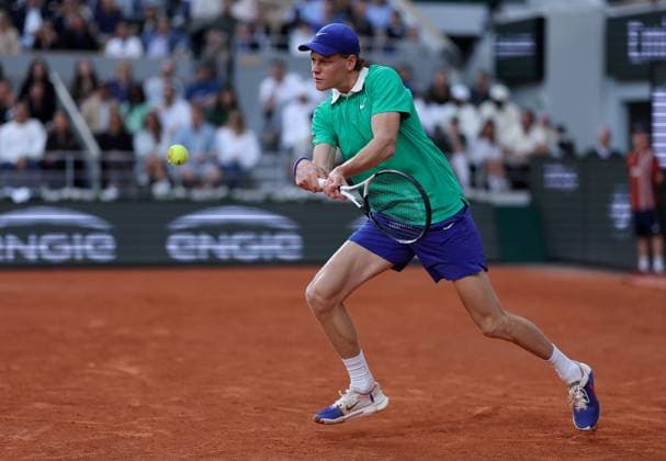 Jannik Sinner of Italy in action French Open Tennis, Day Thirteen, Tennis, Roland Garros, Paris, France - 06 Jun 2025 EDITORIAL USE ONLY No use with unauthorised audio, video, data, fixture lists, club league logos or live services. Online in-match use limited to 120 images, no video emulation. No use in betting, games or single club league player publications. Copyright: xEllaxLing Shutterstockx 15338002aq