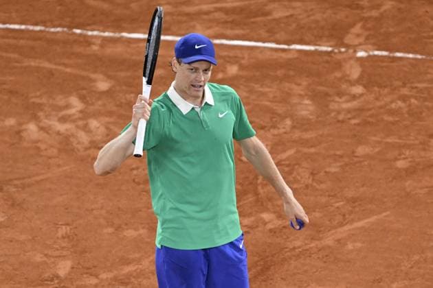 2025 Roland-Garros - Day 13 PARIS, FRANCE - JUNE 06: Italy s Jannik Sinner celebrates after winning his men s singles semi-final match against Serbia s Novak Djokovic on day 13 of the French Open tennis tournament on Court Philippe-Chatrier at the Roland-Garros Complex in Paris on June 6, 2025. Burak Akbulut Anadolu Paris France. Editorial use only. Please get in touch for any other usage.  Copyright: x2025xAnadoluxBurakxAkbulutx