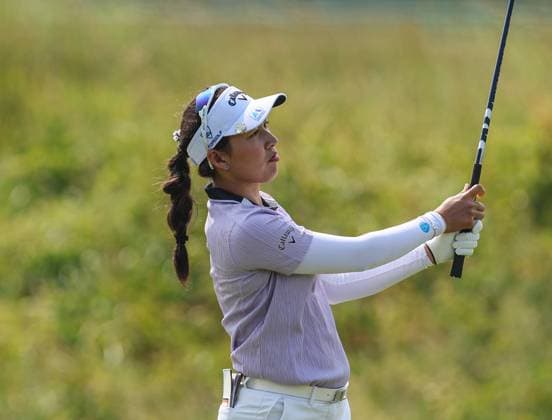 June 06, 2025: Jeeno Thitikul watches her approach shot during the ShopRite LPGA, Golf Damen Classic Presented by Acer in Galloway, NJ. CSM Galloway United States of America - ZUMAc04_ 20250606_zma_c04_117 Copyright: xMikexLangishx