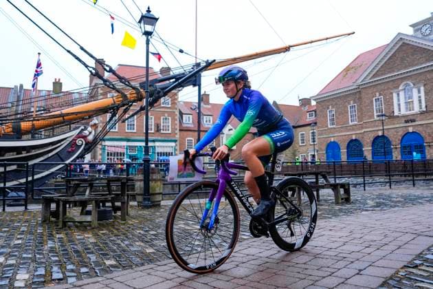 2025 Lloyds Tour of Britain Women Picture by Olly Hassell SWpix.com - 06 06 2025 - Cycling - UCI Women s World Tour - 2025 Lloyds Tour of Britain Women - Stage 2: Hartlepool to Saltburn-by-the-Sea - Robyn Clay (DAS - Hutchinson) before the start of Stage 2 Copyright: x xSWpix.comx(t axPhotographyxHubxLtd)xOllyxHassell SWpix.comx SWP-2945-0154