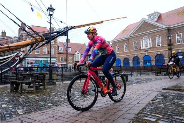 2025 Lloyds Tour of Britain Women Picture by Olly Hassell SWpix.com - 06 06 2025 - Cycling - UCI Women s World Tour - 2025 Lloyds Tour of Britain Women - Stage 2: Hartlepool to Saltburn-by-the-Sea - Zoe Bäckstedt (CANYON SRAM) before the start of Stage 2 Copyright: x xSWpix.comx(t axPhotographyxHubxLtd)xOllyxHassell SWpix.comx SWP-2945-0157