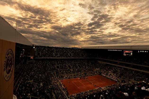 2025 French Open - Day Thirteen Novak Djokovic serves against Jannik Sinner at the Roland Garros Grand Slam Tournament in Paris, France, on June 6, 2025. Paris France  Copyright: xRobertxSzaniszlox originalFilename:szaniszlo-notitle250606_npz2v.jpg