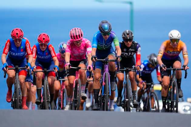 2025 Lloyds Tour of Britain Women Picture by Olly Hassell SWpix.com - 06 06 2025 - Cycling - UCI Women s World Tour - 2025 Lloyds Tour of Britain Women - Stage 2: Hartlepool to Saltburn-by-the-Sea - Morven Yeoman (DAS - Hutchinson) Copyright: x xSWpix.comx(t axPhotographyxHubxLtd)xOllyxHassell SWpix.comx SWP-2945-0204