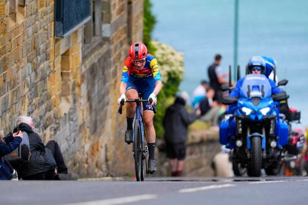 2025 Lloyds Tour of Britain Women Picture by Olly Hassell SWpix.com - 06 06 2025 - Cycling - UCI Women s World Tour - 2025 Lloyds Tour of Britain Women - Stage 2: Hartlepool to Saltburn-by-the-Sea - Riejanne Markus (Lidl - Trek) climbs Saltburn Bank for the final time Copyright: x xSWpix.comx(t axPhotographyxHubxLtd)xOllyxHassell SWpix.comx SWP-2945-0218