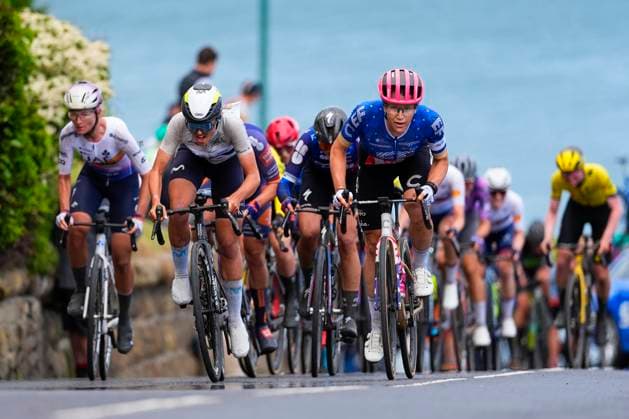2025 Lloyds Tour of Britain Women Picture by Olly Hassell SWpix.com - 06 06 2025 - Cycling - UCI Women s World Tour - 2025 Lloyds Tour of Britain Women - Stage 2: Hartlepool to Saltburn-by-the-Sea - Cat Ferguson (Movistar Team) and Kristen Faulkner (EF Education-Oatly) climbs Saltburn Bank for the final time Copyright: x xSWpix.comx(t axPhotographyxHubxLtd)xOllyxHassell SWpix.comx SWP-2945-0221