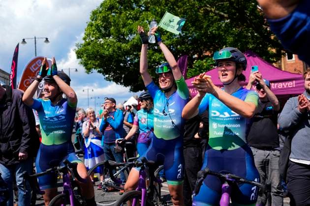 2025 Lloyds Tour of Britain Women Picture by Olly Hassell SWpix.com - 06 06 2025 - Cycling - UCI Women s World Tour - 2025 Lloyds Tour of Britain Women - Stage 2: Hartlepool to Saltburn-by-the-Sea - DAS - Hutchinson celebrate Tiffany Keep (DAS - Hutchinson) getting the most combative rider award. Copyright: x xSWpix.comx(t axPhotographyxHubxLtd)xOllyxHassell SWpix.comx SWP-2945-0225