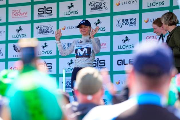 2025 Lloyds Tour of Britain Women Picture by Olly Hassell SWpix.com - 06 06 2025 - Cycling - UCI Women s World Tour - 2025 Lloyds Tour of Britain Women - Stage 2: Hartlepool to Saltburn-by-the-Sea - Cat Ferguson (Movistar Team) receives the best young rider jersey Copyright: x xSWpix.comx(t axPhotographyxHubxLtd)xOllyxHassell SWpix.comx SWP-2945-0280