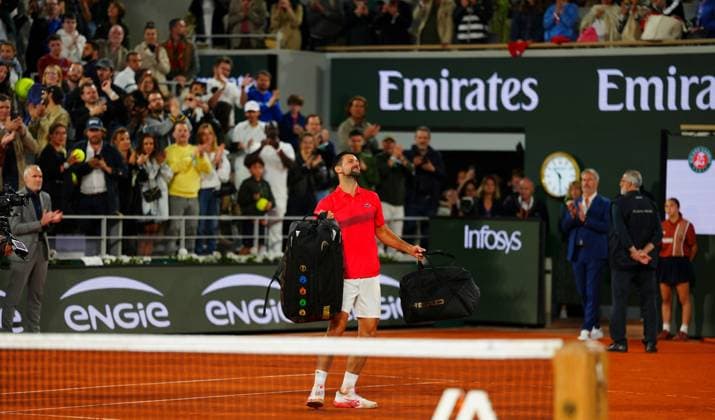 Novak Djokovic appears to bid a final farewell to Philippe Chatrier Court after his semi final loss to Jannik Sinner French Open Tennis, Day Thirteen, Tennis, Roland Garros, Paris, France - 06 Jun 2025 EDITORIAL USE ONLY No use with unauthorised audio, video, data, fixture lists, club league logos or live services. Online in-match use limited to 120 images, no video emulation. No use in betting, games or single club league player publications. Copyright: xJavierxGarcia Shutterstockx 15338000dz