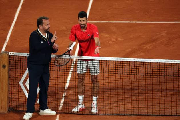 Serb Novak Djokovic argues a point with the referee as he plays against top-seeded Jannik Sinner of Italy during their semi-final match at the French Tennis Open in Roland Garros in Paris, France, on Friday, June 6, 2025. Sinner won 6-4, 7-5, 7-6 and advanced to the final.  PAR20250607230 MAYAxVIDON-WHITE