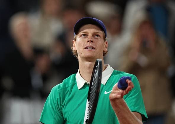 (250607) -- PARIS, June 7, 2025 -- Jannik Sinner celebrates after winning the men s singles semifinal match between Jannik Sinner of Italy and Novak Djokovic of Serbia at the French Open tennis tournament at Roland Garros, Paris, France, June 6, 2025. ) (SP)FRANCE-PARIS-TENNIS-FRENCH OPEN-MEN S SINGLES-SEMIFINALS LixJing 