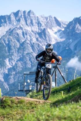 MOUNTAINBIKE - UCI MTB World Series LEOGANG,AUSTRIA,07.JUN.25 - CYCLING, MOUNTAIN BIKE - UCI Mountainbike World Cup, downhill. Image shows Mathilde Bernard (FRA).  GEPAxpictures xWolfgangxKofler