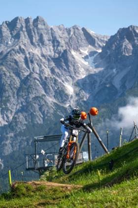 MOUNTAINBIKE - UCI MTB World Series LEOGANG,AUSTRIA,07.JUN.25 - CYCLING, MOUNTAIN BIKE - UCI Mountainbike World Cup, downhill. Image shows Anna Newkirk (USA).  GEPAxpictures xWolfgangxKofler