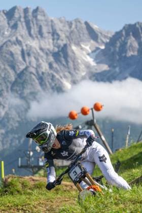 MOUNTAINBIKE - UCI MTB World Series LEOGANG,AUSTRIA,07.JUN.25 - CYCLING, MOUNTAIN BIKE - UCI Mountainbike World Cup, downhill. Image shows Anna Newkirk (USA).  GEPAxpictures xWolfgangxKofler