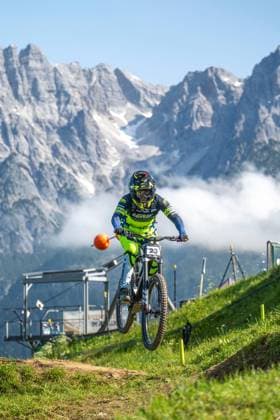 MOUNTAINBIKE - UCI MTB World Series LEOGANG,AUSTRIA,07.JUN.25 - CYCLING, MOUNTAIN BIKE - UCI Mountainbike World Cup, downhill. Image shows Harriet Harnden (GBR).  GEPAxpictures xWolfgangxKofler