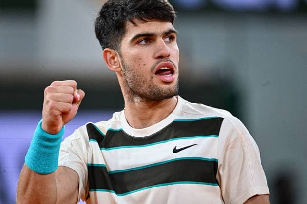 2025 French Open - Day 13 - Paris Carlos Alcaraz of Spain returns a forehand against Lorenzo Musetti of Italy during the Men s Singles Semifinals on Day 13 of the 2025 French Open at Roland Garros on June 6, 2025 in Paris, France. Photo by Agence Franck Castel ABACAPRESS.COM Paris France  Copyright: xCastelxFranck ABACAx